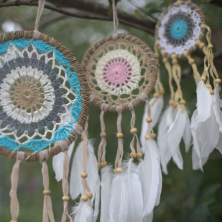 Attrape-rêves en macramé rose pastel 12 cm (couleurs assorties)