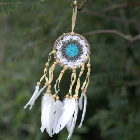 Attrape-rêves en macramé bleu pastel 9 cm (couleurs assorties)