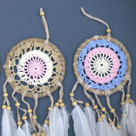 Attrape-rêves en macramé rose pastel 12 cm (couleurs assorties)