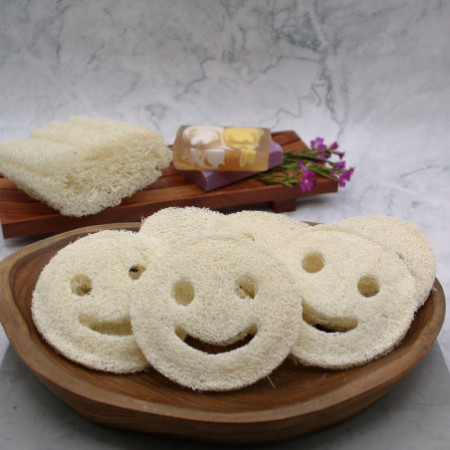 Visage souriant en luffa entier