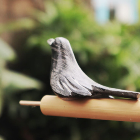 Sifflet à oiseaux en bois