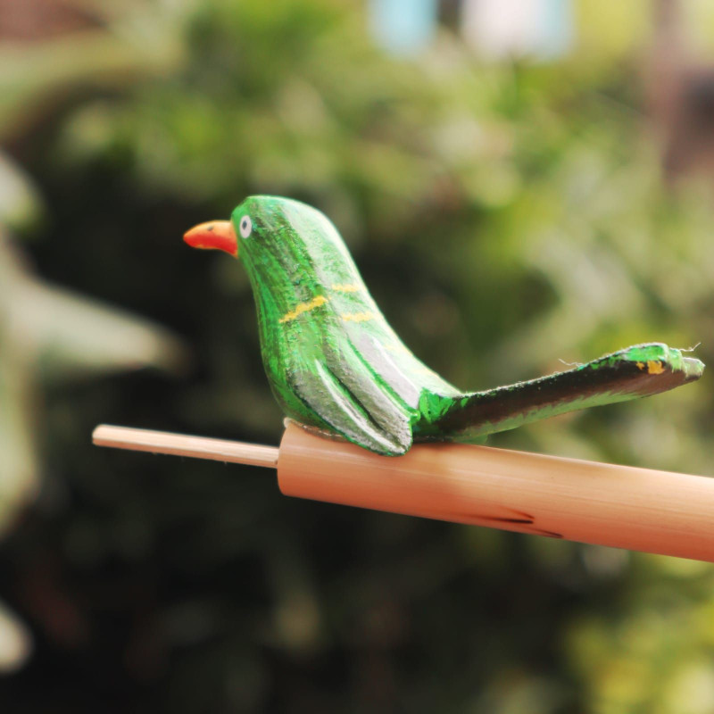 Sifflet à oiseaux en bois