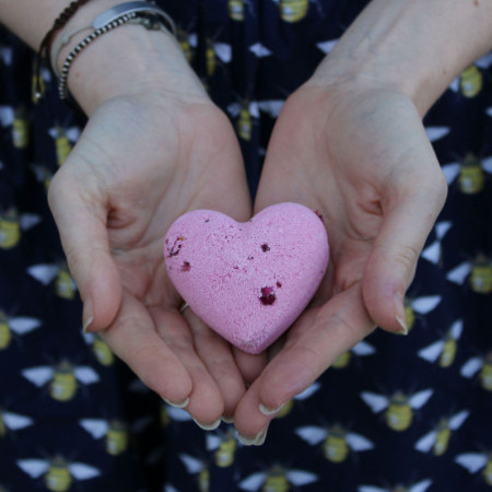 Bombe de bain Love Heart 70 g - Ylang et rose