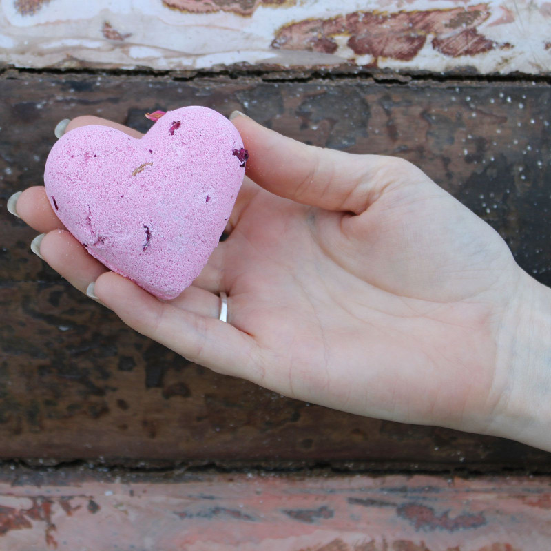 Bombe de bain Love Heart 70 g - Ylang et rose