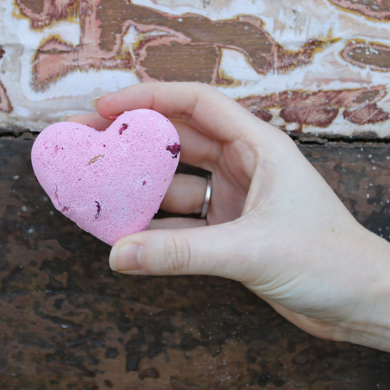 Bombe de bain Love Heart 70 g - Ylang et rose
