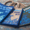 Sac en jute imprimé - We are Waves - Gris