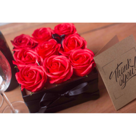 Bouquet de fleurs de savon - 9 roses rouges - Carré