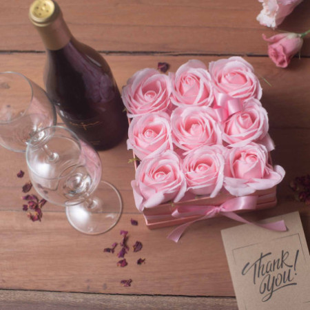 Bouquet de fleurs de savon - 9 roses roses - Carré