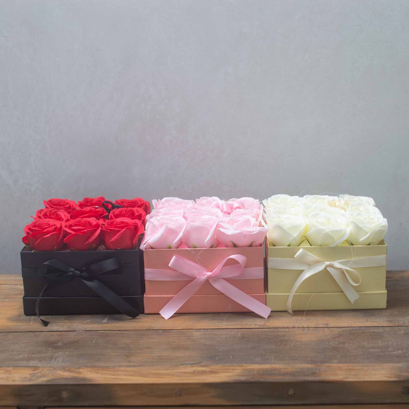 Bouquet de fleurs de savon - 9 roses roses - Carré
