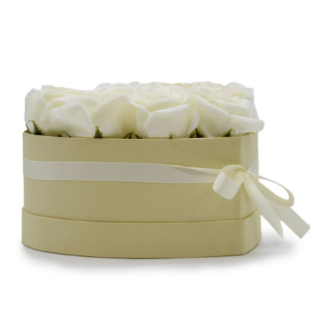 Bouquet cadeau de fleurs de savon - 13 roses crème - Cœur