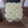 Bouquet cadeau de fleurs de savon - 14 roses crème - Rond