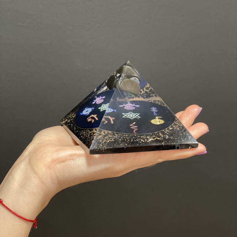 Pyramide d'orgonite - Reiki de minuit - 90 mm