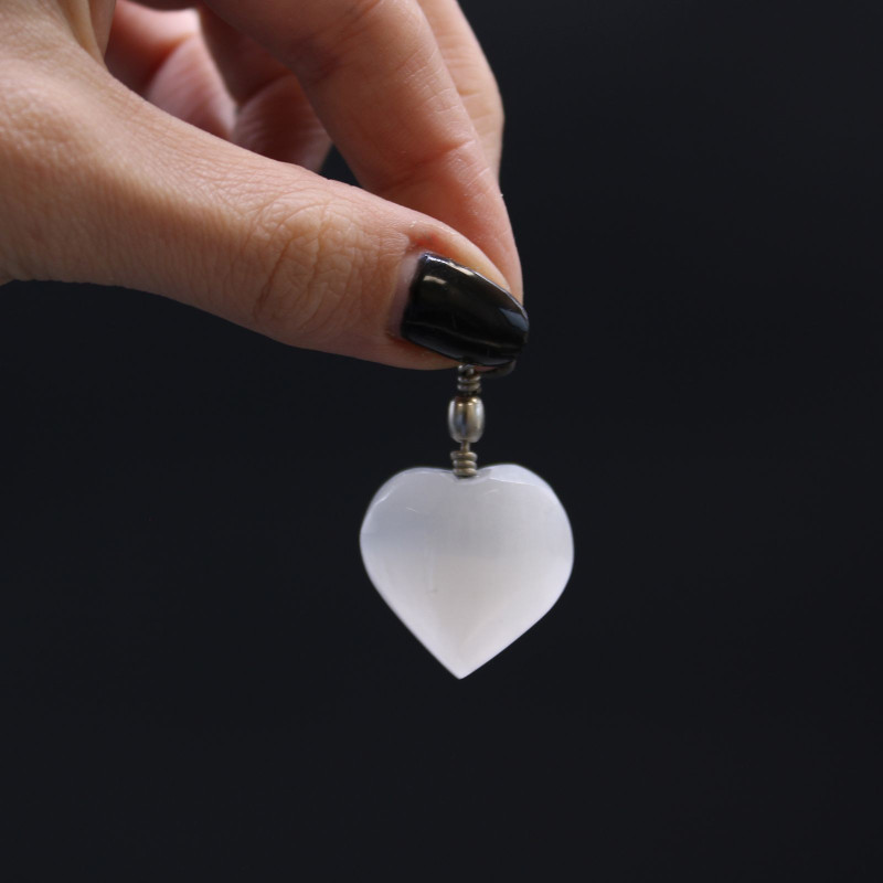 Pendentif cœur en sélénite