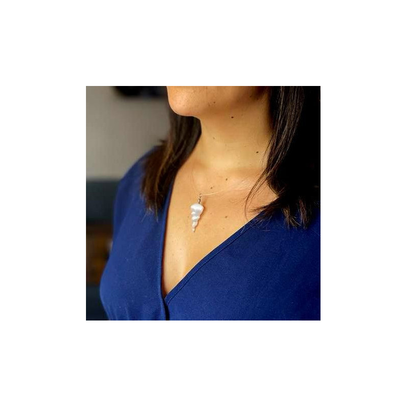 Pendentif spirale en sélénite