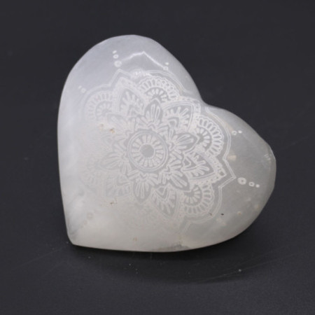 Cœur en sélénite - 7-8 cm - Gravure mandala