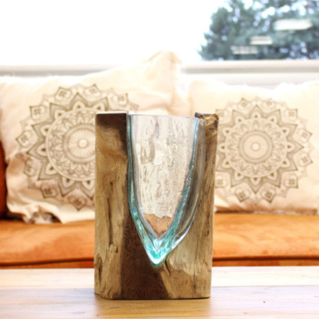 Vase artistique en verre Molton en forme de V sur bois