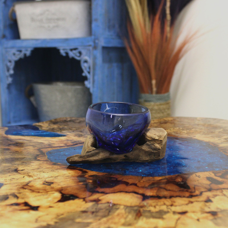 Mini bol bleu en verre Molton sur bois