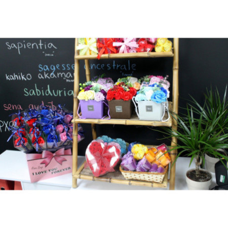 Coffret de 9 savons à fleurs - Roses pêche