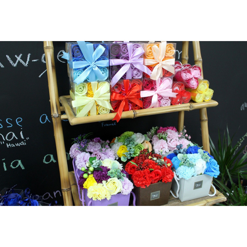 Coffret de 9 savons à fleurs - Roses pêche