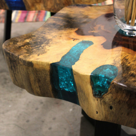 Table basse en tamarin et résine - Aqua