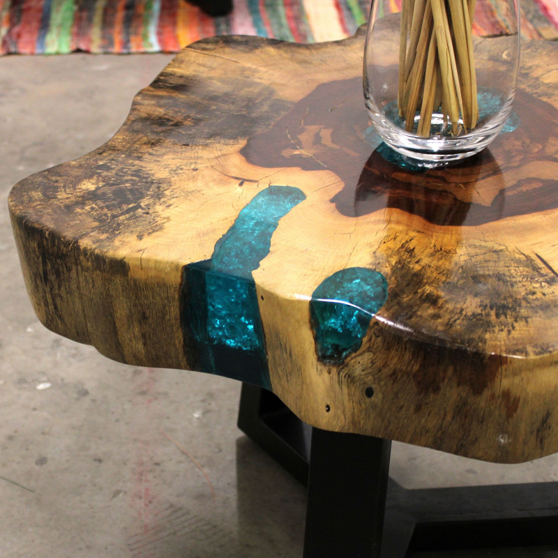 Table basse en tamarin et résine - Aqua
