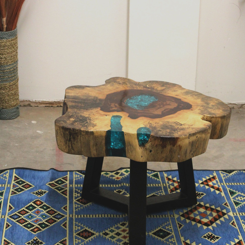Table basse en tamarin et résine - Aqua