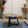 Table basse en tamarin et résine - Bleu ciel