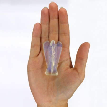 Ange en pierre précieuse sculptée à la main - Opalite