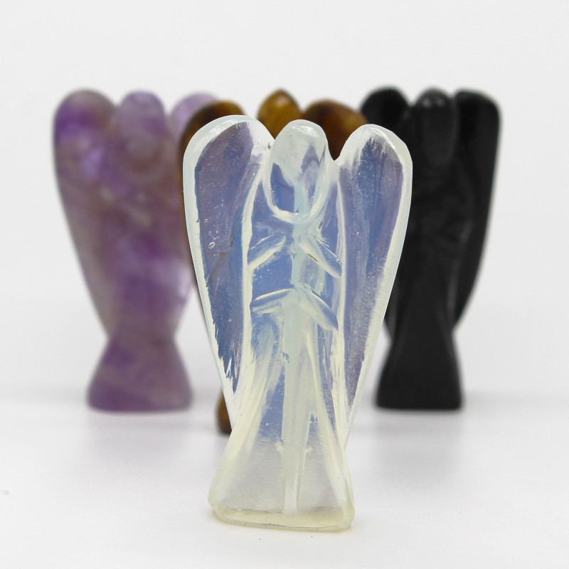 Ange en pierre précieuse sculptée à la main - Opalite