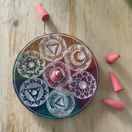 Porte-encens en pierre ollaire 10 cm - Sept chakras