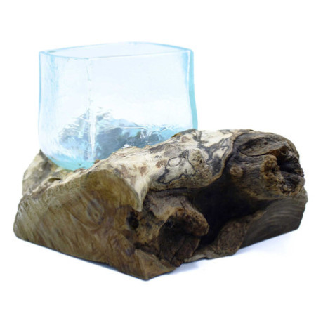 Réservoir de verre fondu craquelé sur bois