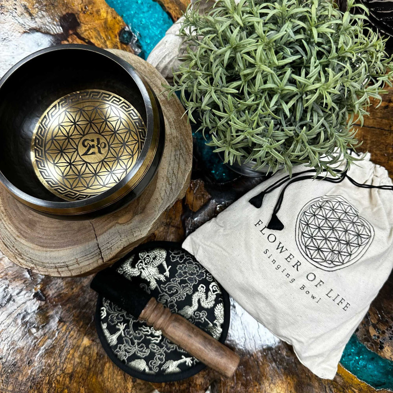 Coffret cadeau de bols chantants gravés et battus à la main - 14 cm - Fleur de vie