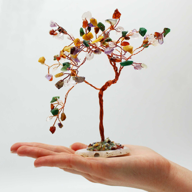 Grand arbre à pierres précieuses et Pierres multiples sur base d'agate naturelle (100 pierres)