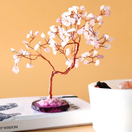 Grand arbre à pierres précieuses et Quartz rose sur base d'agate rose (100 pierres)