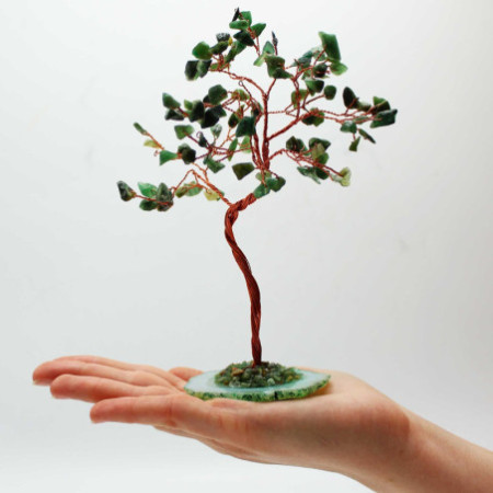 Grand arbre à pierres précieuses et Aventurine verte sur base d'agate verte (100 pierres)