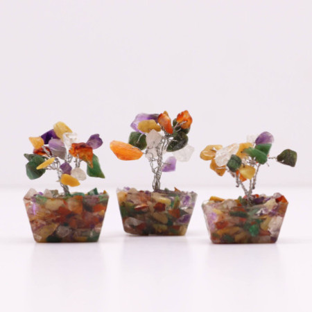 Mini arbres à pierres précieuses sur base en orgonite - Multi pierres (15 pierres)