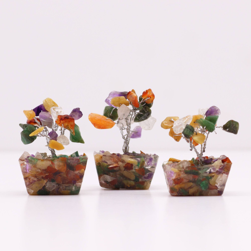 Mini arbres à pierres précieuses sur base en orgonite - Multi pierres (15 pierres)