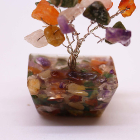 Mini arbres à pierres précieuses sur base en orgonite - Multi pierres (15 pierres)