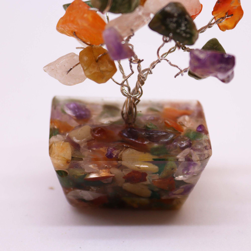 Mini arbres à pierres précieuses sur base en orgonite - Multi pierres (15 pierres)