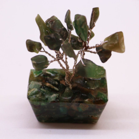 Mini arbres en pierres précieuses sur base en orgonite et Aventurine verte (15 pierres)