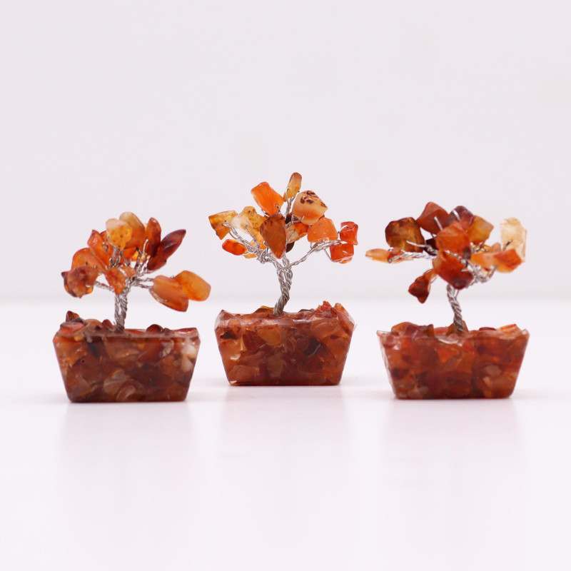Mini arbres en pierres précieuses sur base en orgonite et Cornaline (15 pierres)