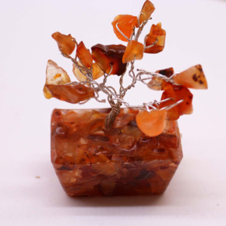 Mini arbres en pierres précieuses sur base en orgonite et Cornaline (15 pierres)