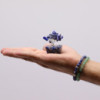 Mini arbres en pierres précieuses sur base en orgonite - Sodalite (15 pierres)