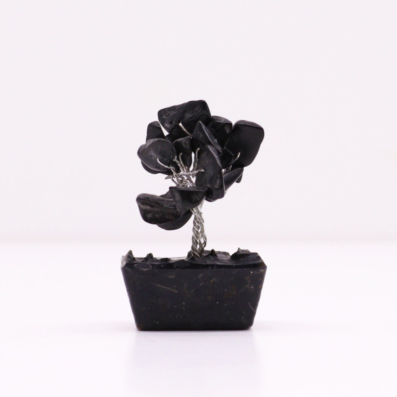 Mini arbres à pierres précieuses sur base en orgonite et Agate noire (15 pierres)