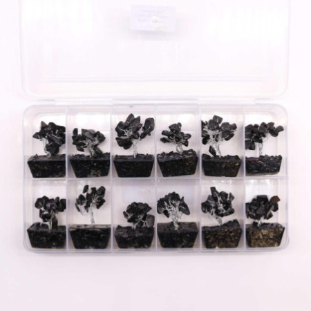 Mini arbres à pierres précieuses sur base en orgonite et Agate noire (15 pierres)