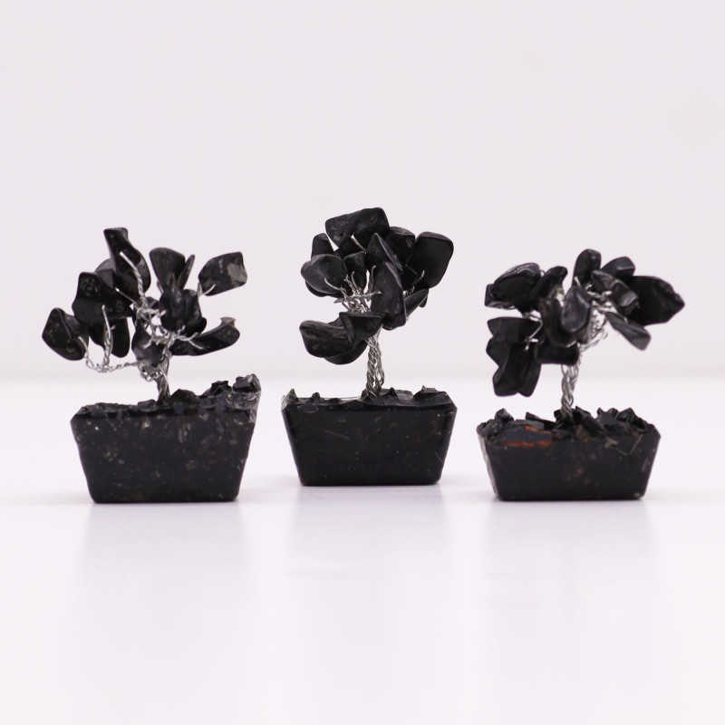 Mini arbres à pierres précieuses sur base en orgonite et Agate noire (15 pierres)