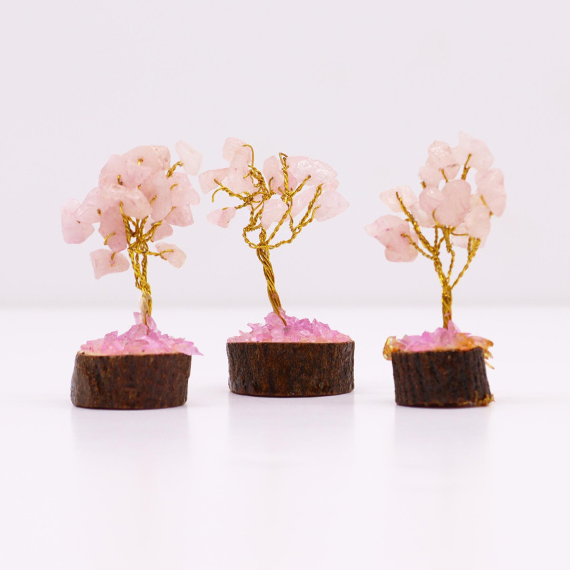 Mini arbres en pierres précieuses sur socle en bois et Quartz rose (15 pierres)