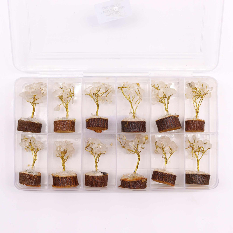 Mini arbres en pierres précieuses sur socle en bois et Quartz rocheux (15 pierres)