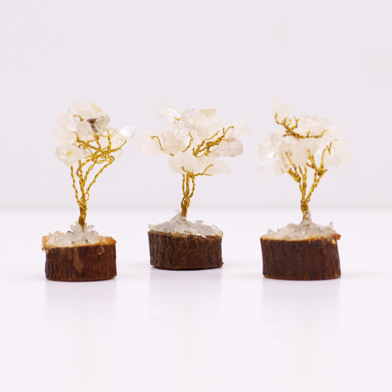 Mini arbres en pierres précieuses sur socle en bois et Quartz rocheux (15 pierres)