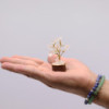 Mini arbres en pierres précieuses sur socle en bois et Quartz rocheux (15 pierres)
